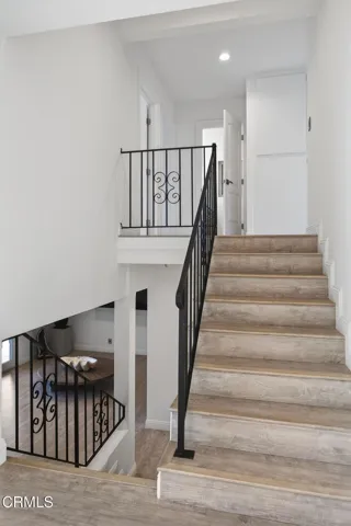 35-web-or-mls-Upmarketmedia_542Val-088