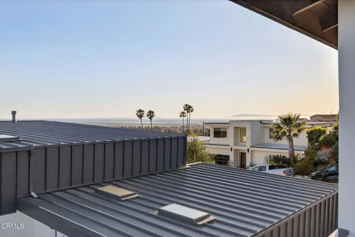 54-web-or-mls-Upmarketmedia_542Val-117