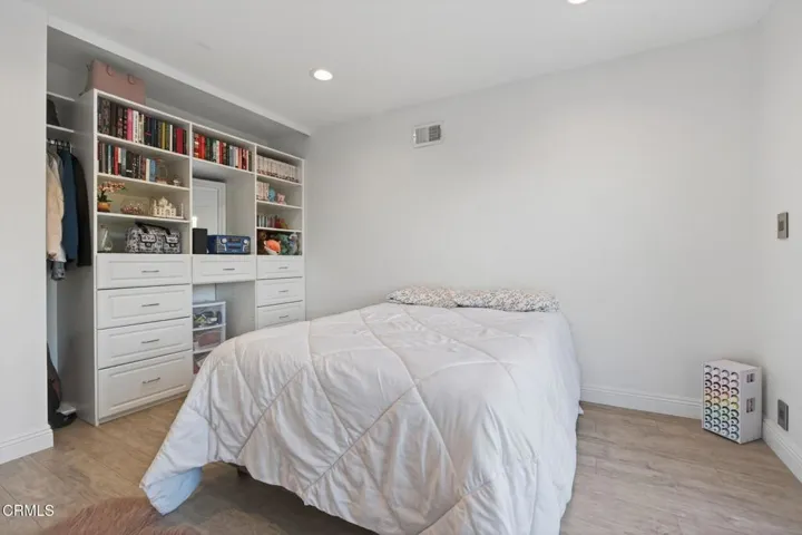 45-web-or-mls-Upmarketmedia_542Val-073