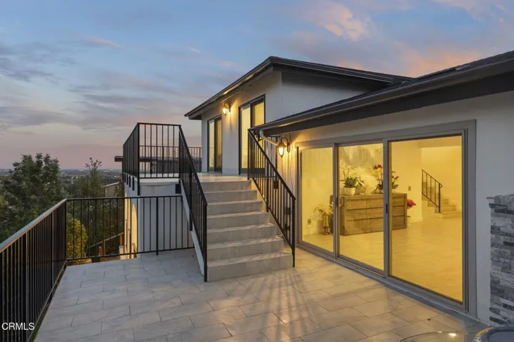 10-web-or-mls-Upmarketmedia_542Val-twi-0