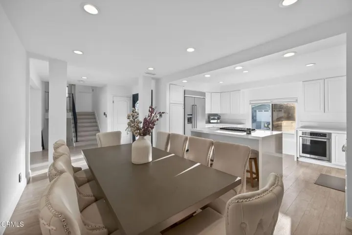 30-web-or-mls-Upmarketmedia_542Val-040