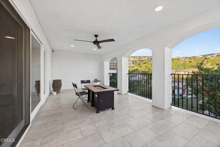 51-web-or-mls-Upmarketmedia_542Val-106