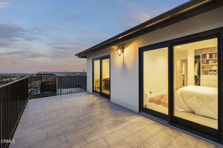 12-web-or-mls-Upmarketmedia_542Val-twi-0