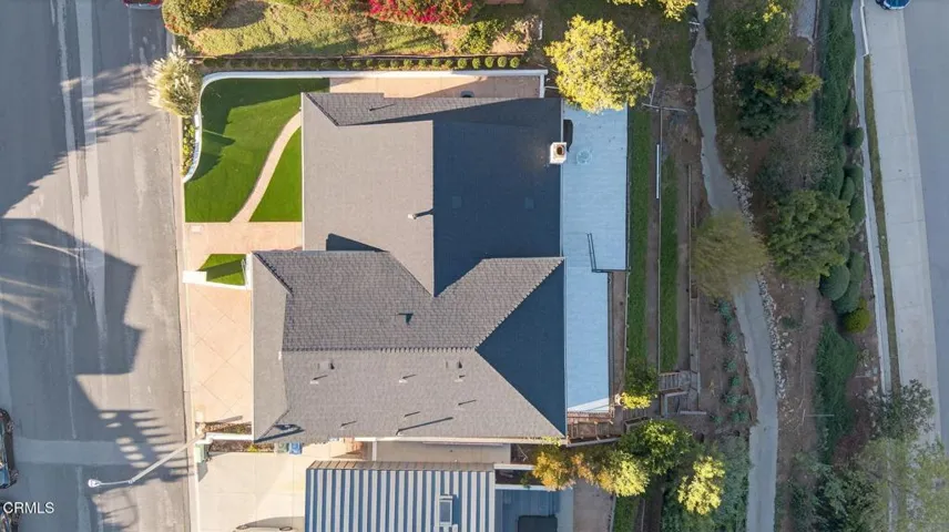 64-web-or-mls-Upmarketmedia_542Val-aer-0