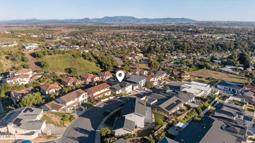 69-web-or-mls-Upmarketmedia_542Val-aer-0