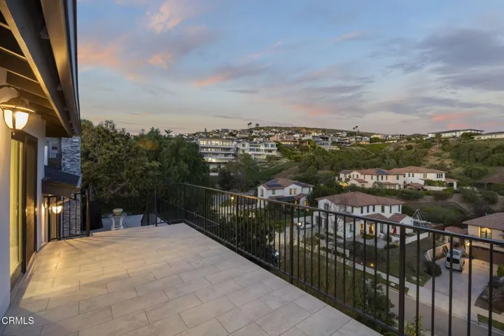 14-web-or-mls-Upmarketmedia_542Val-twi-0