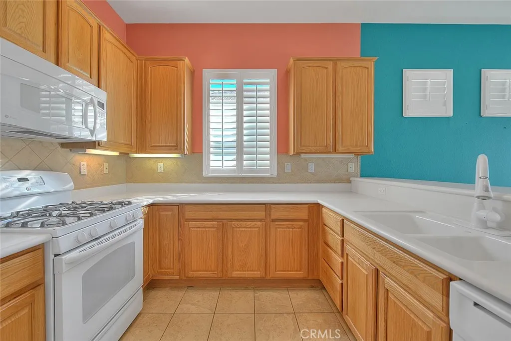883 Eastlake Road, Beaumont, California 92223 home-pic-11