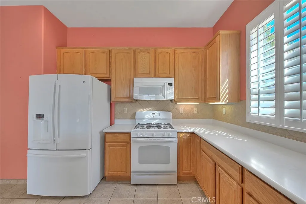 883 Eastlake Road, Beaumont, California 92223 home-pic-10