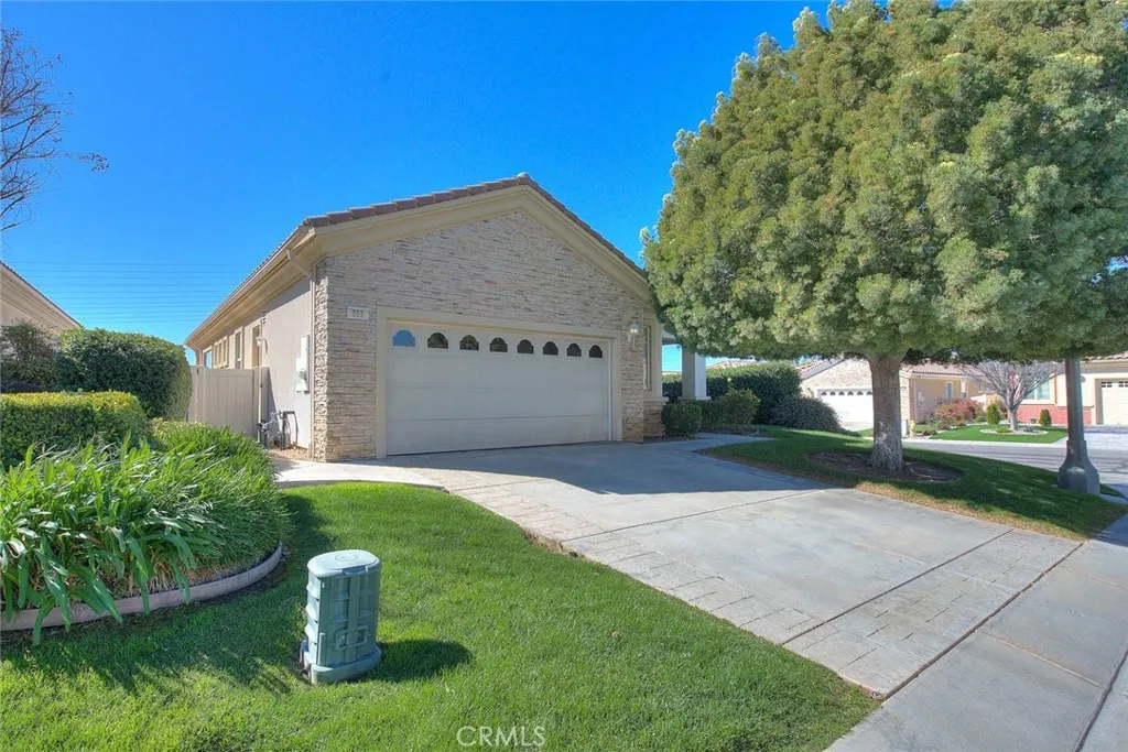 883 Eastlake Road, Beaumont, California 92223 home-pic-3