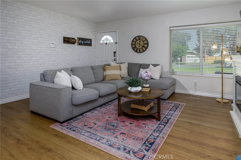 1546 Tilson Circle, Corona, California 92882 home-pic-16