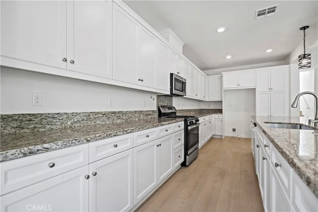 3153 E Yellowstone, Ontario, California 91762 home-pic-13