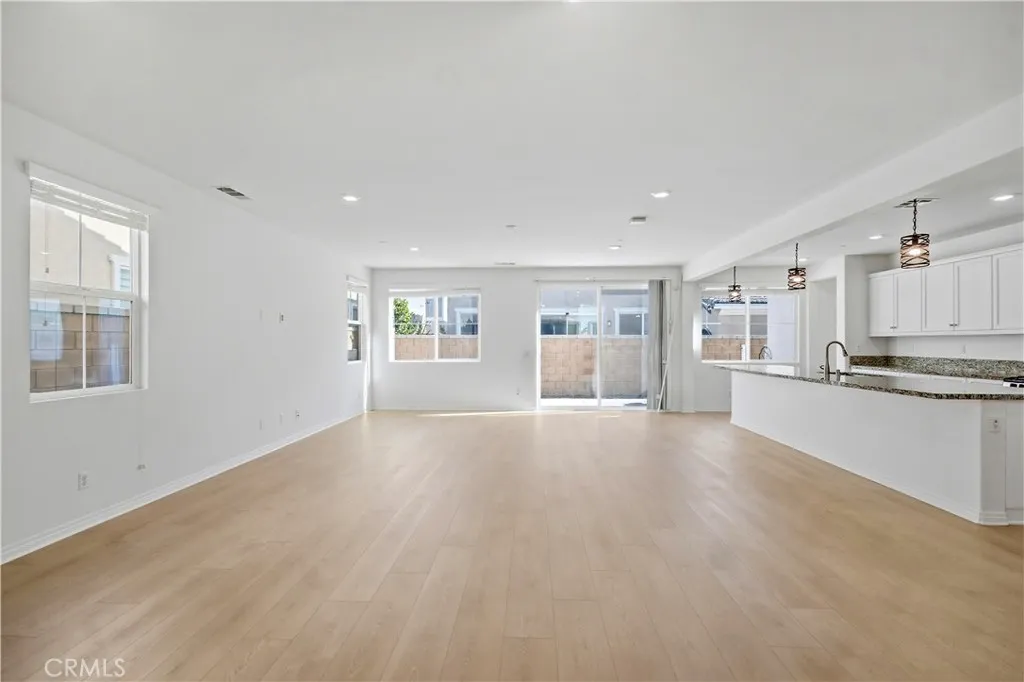 3153 E Yellowstone, Ontario, California 91762 home-pic-4