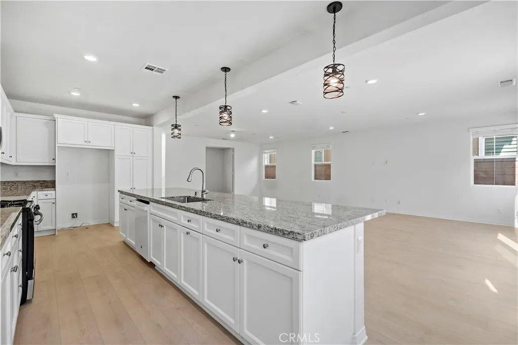 3153 E Yellowstone, Ontario, California 91762 home-pic-12