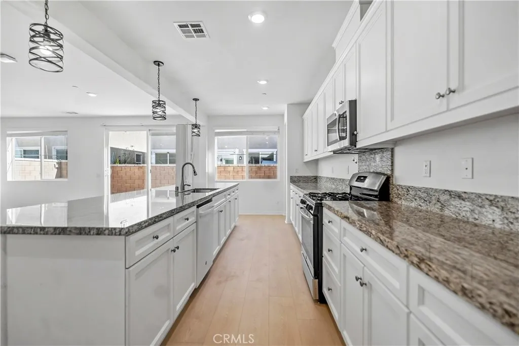 3153 E Yellowstone, Ontario, California 91762 home-pic-10