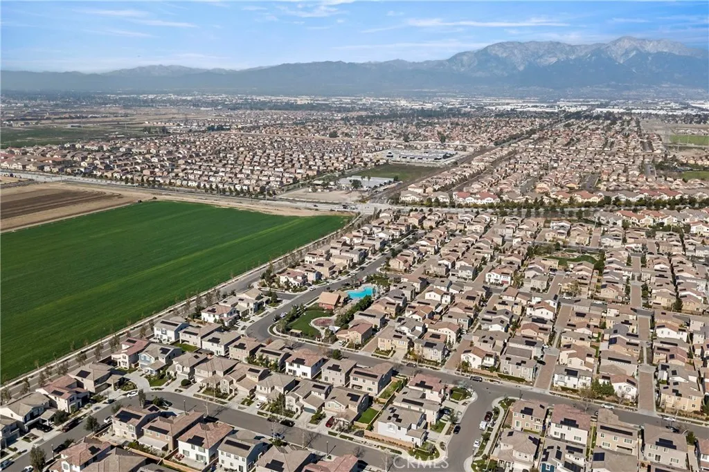 3153 E Yellowstone, Ontario, California 91762 home-pic-42