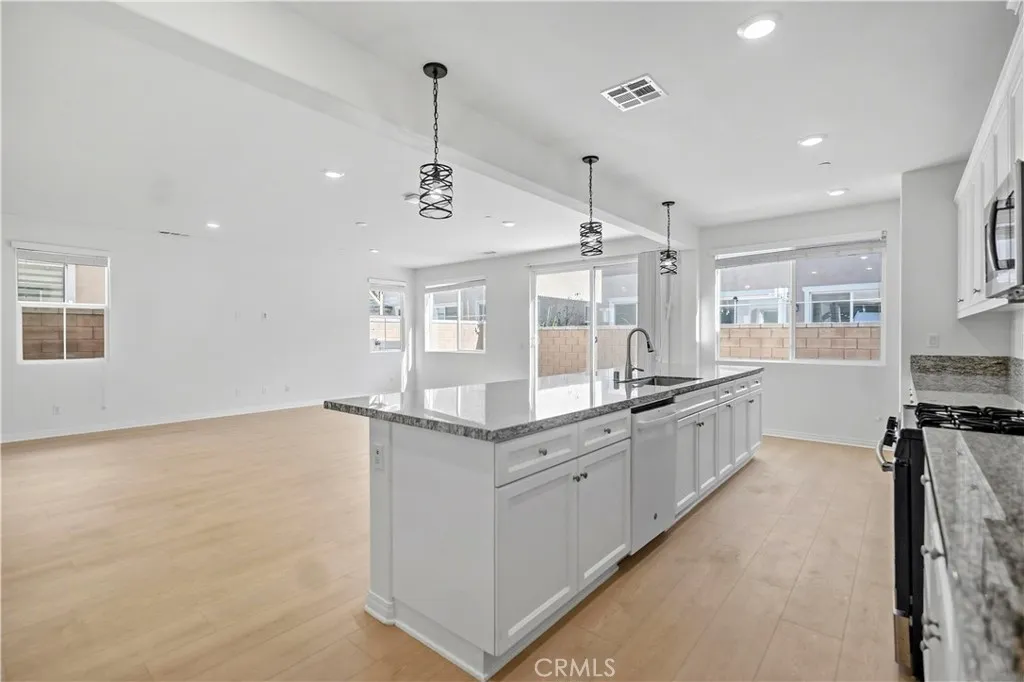3153 E Yellowstone, Ontario, California 91762 home-pic-11