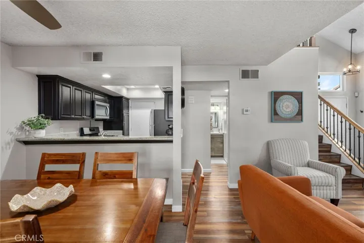 dining room to kitchen