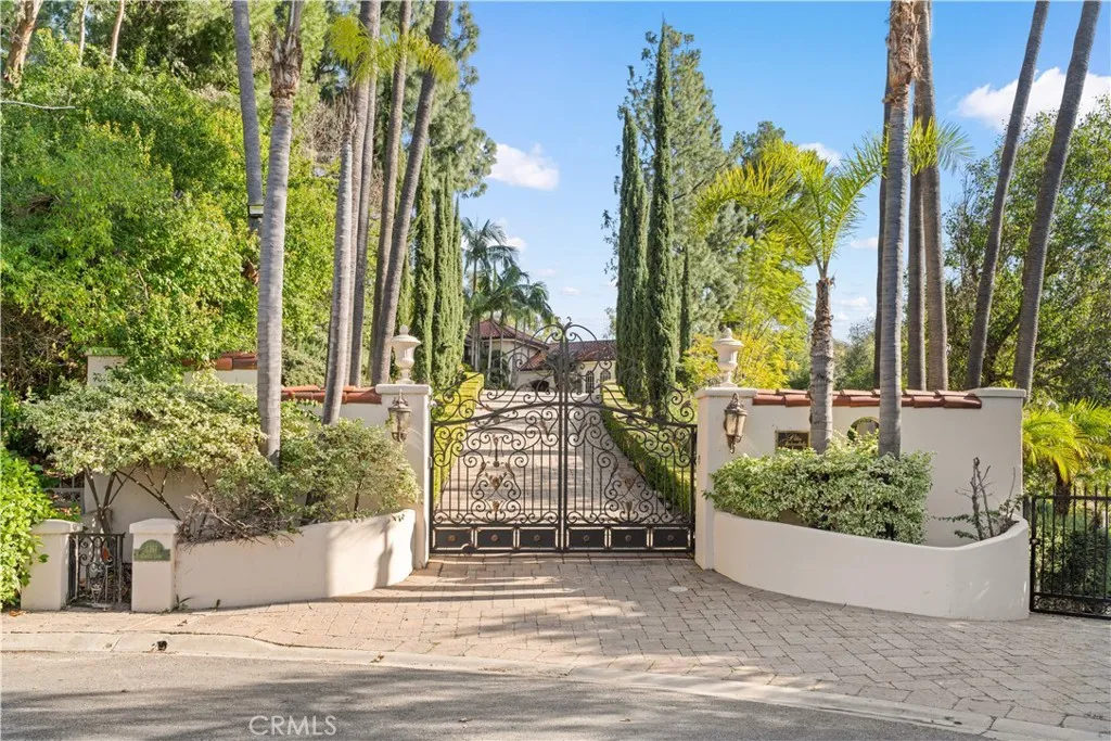 1161 N Coyote, Orange, California 92869 home-pic-3