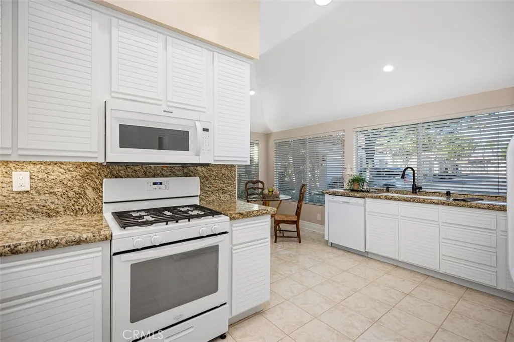 21527 Paseo Palmetto, Mission Viejo, California 92692 home-pic-18