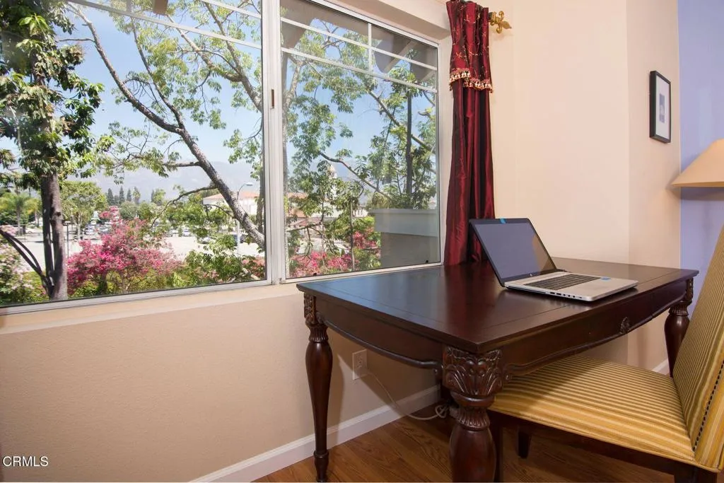 202 S Holliston Avenue 301, Pasadena, California 91106 home-pic-31