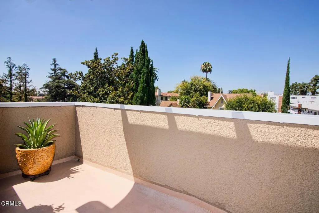 202 S Holliston Avenue 301, Pasadena, California 91106 home-pic-35