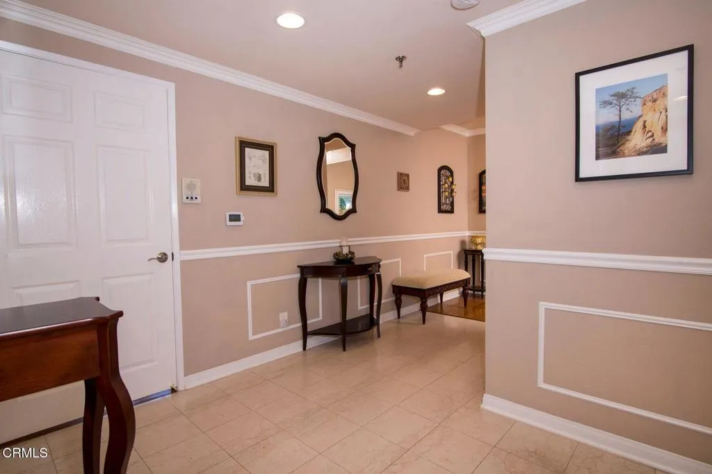 202 S Holliston Avenue 301, Pasadena, California 91106 home-pic-2