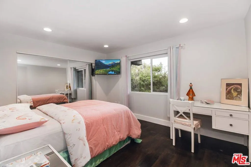 3200 Wrightwood Drive, Studio City, California 91604 home-pic-32