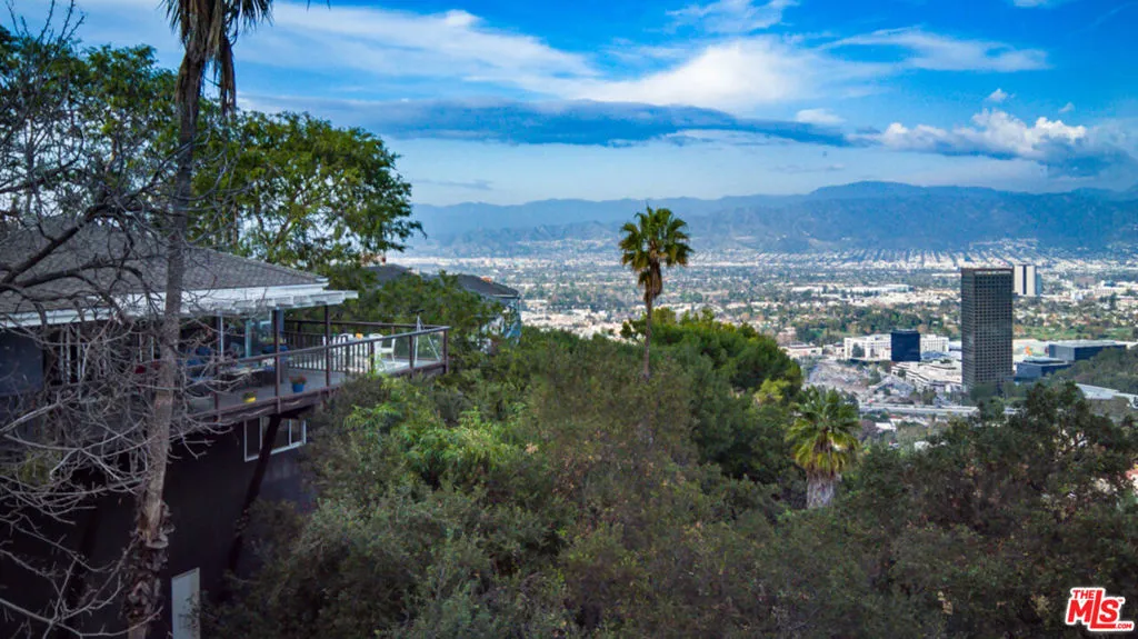 3200 Wrightwood Drive, Studio City, California 91604 home-pic-19