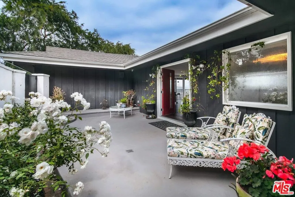 3200 Wrightwood Drive, Studio City, California 91604 home-pic-8