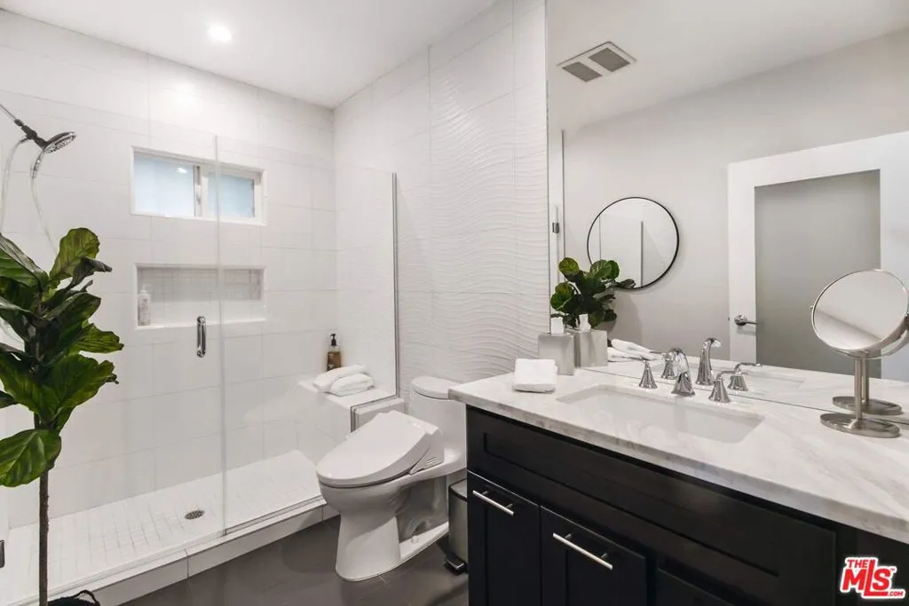 3200 Wrightwood Drive, Studio City, California 91604 home-pic-26