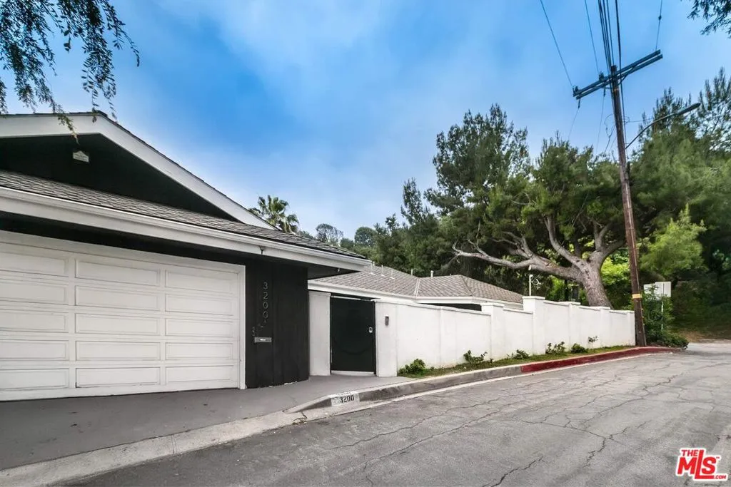 3200 Wrightwood Drive, Studio City, California 91604 home-pic-38