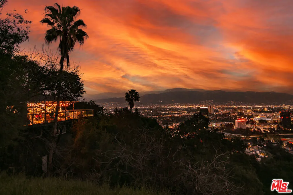 3200 Wrightwood Drive, Studio City, California 91604 home-pic-2
