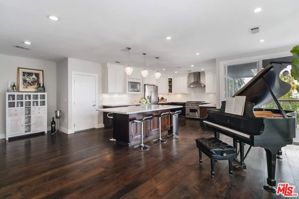 3200 Wrightwood Drive, Studio City, California 91604 home-pic-12