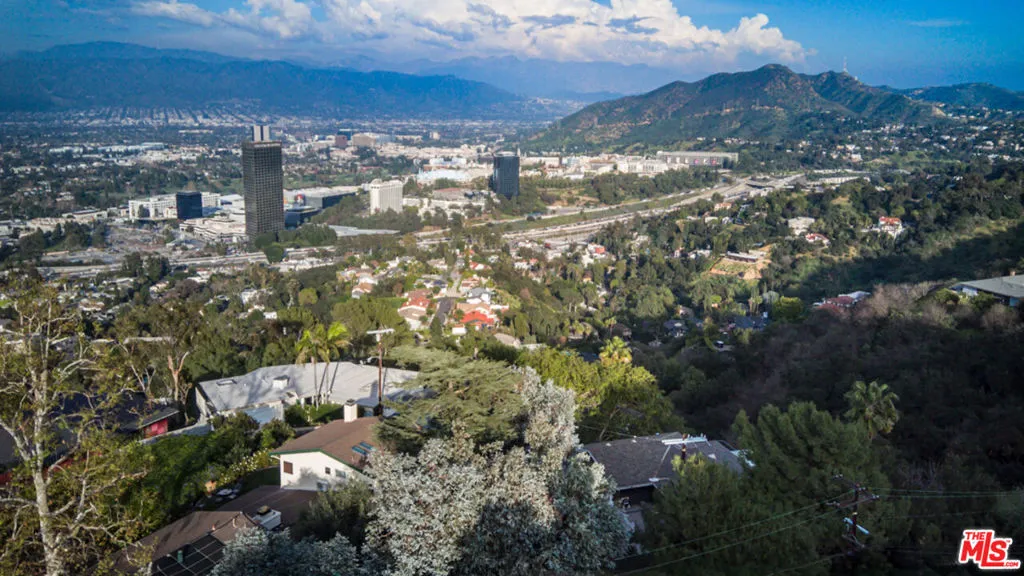 3200 Wrightwood Drive, Studio City, California 91604 home-pic-16