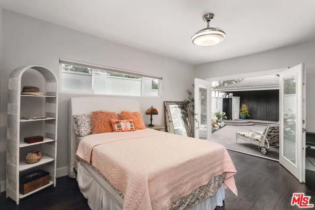 3200 Wrightwood Drive, Studio City, California 91604 home-pic-25