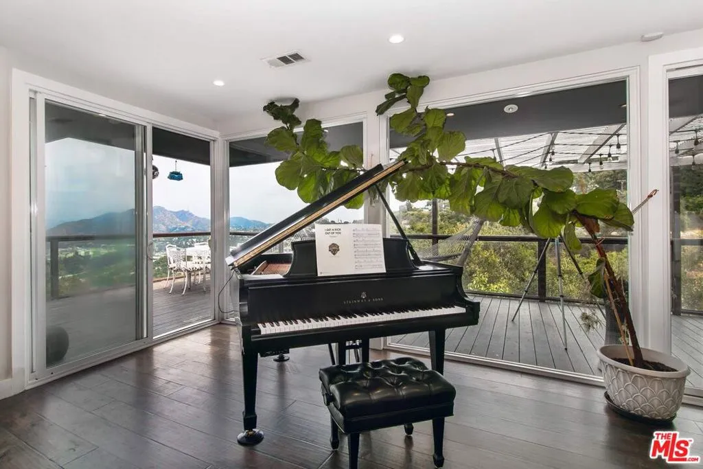 3200 Wrightwood Drive, Studio City, California 91604 home-pic-11