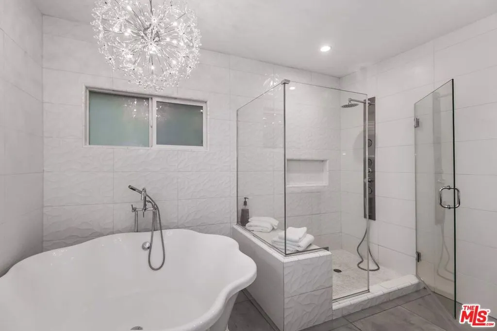 3200 Wrightwood Drive, Studio City, California 91604 home-pic-23