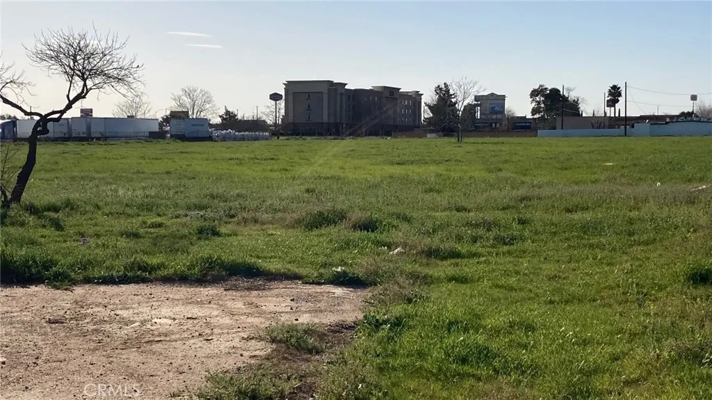 Backside view of the Hampton Inn hotel. The Highland Springs Ave off ramp from the I-10 is on the other side of the Hotel