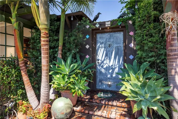Entry into house from driveway behind electric gate