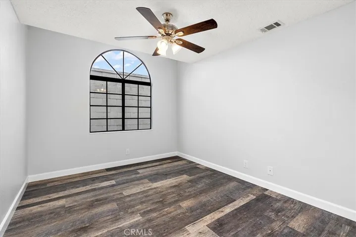 Middle Bedroom