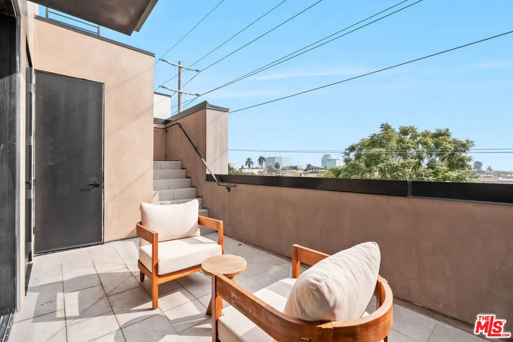 11651 Missouri Avenue, Los Angeles, California 90025 home-pic-18