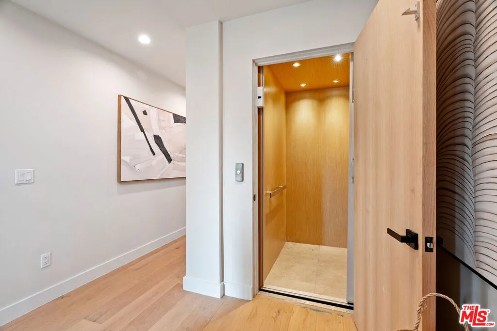 11651 Missouri Avenue, Los Angeles, California 90025 home-pic-3