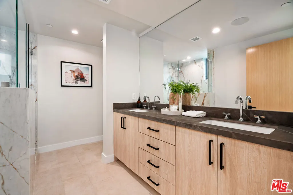 11651 Missouri Avenue, Los Angeles, California 90025 home-pic-16
