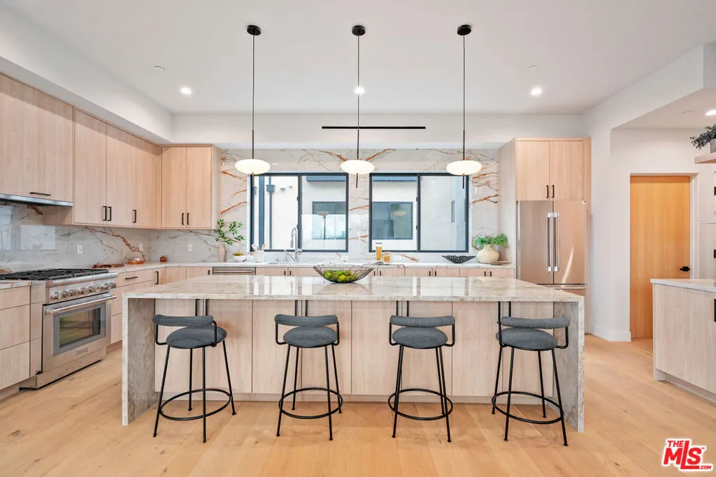11651 Missouri Avenue, Los Angeles, California 90025 home-pic-8