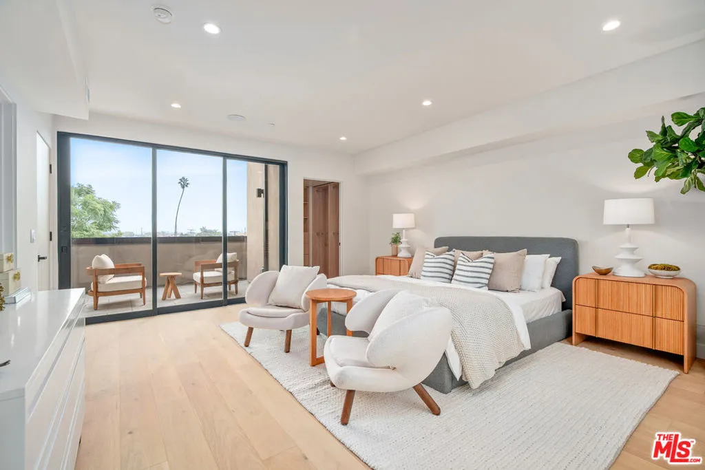 11651 Missouri Avenue, Los Angeles, California 90025 home-pic-14