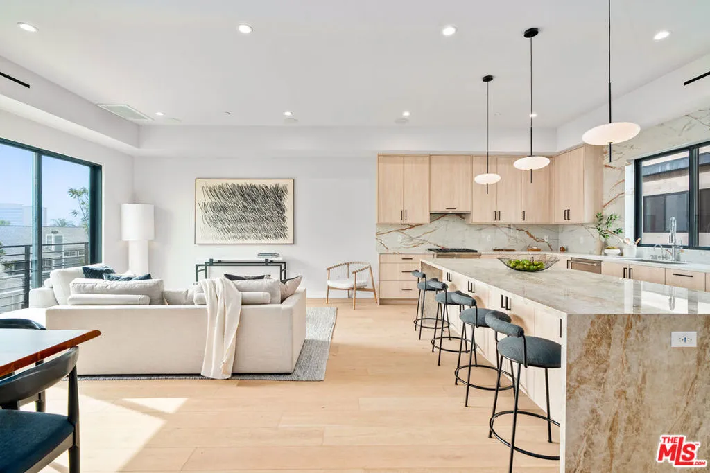 11651 Missouri Avenue, Los Angeles, California 90025 home-pic-4