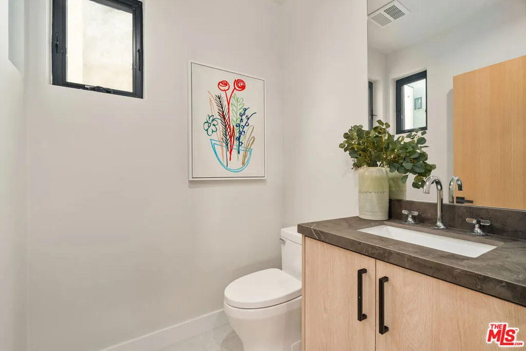 11651 Missouri Avenue, Los Angeles, California 90025 home-pic-12