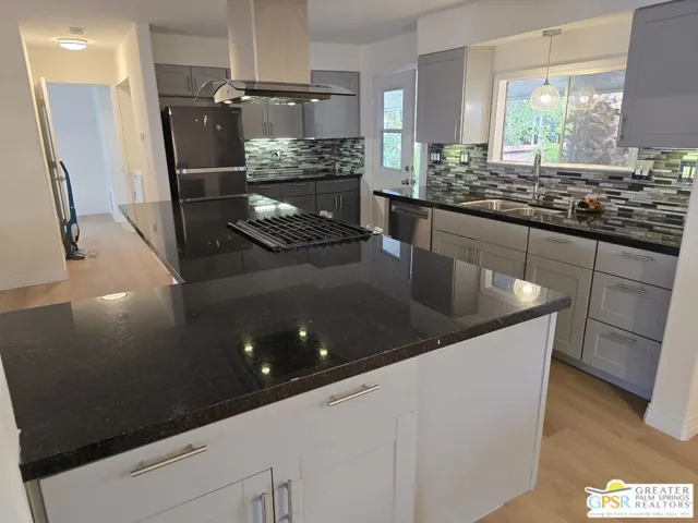 Kitchen pic 2