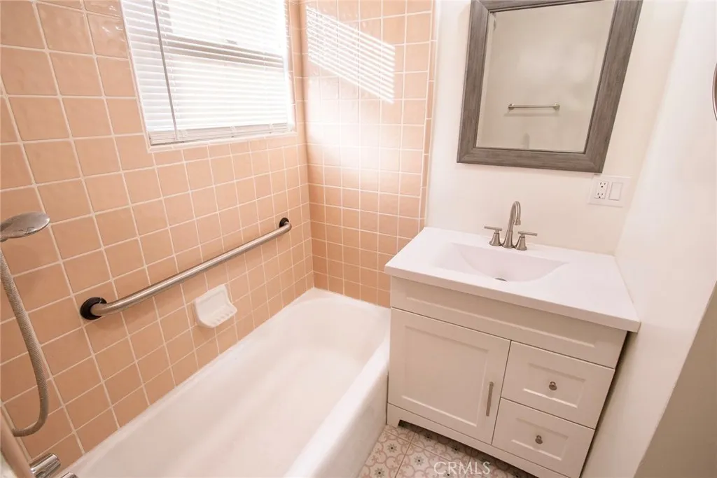225 Barry, Ventura, California 93001 home-pic-13