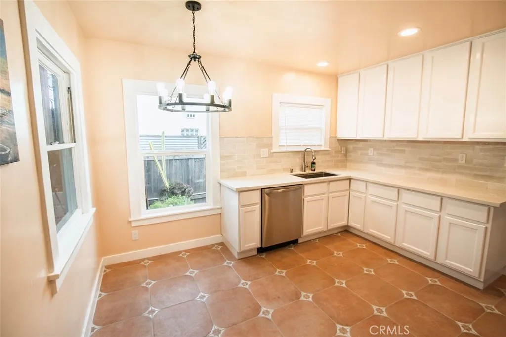 225 Barry, Ventura, California 93001 home-pic-10